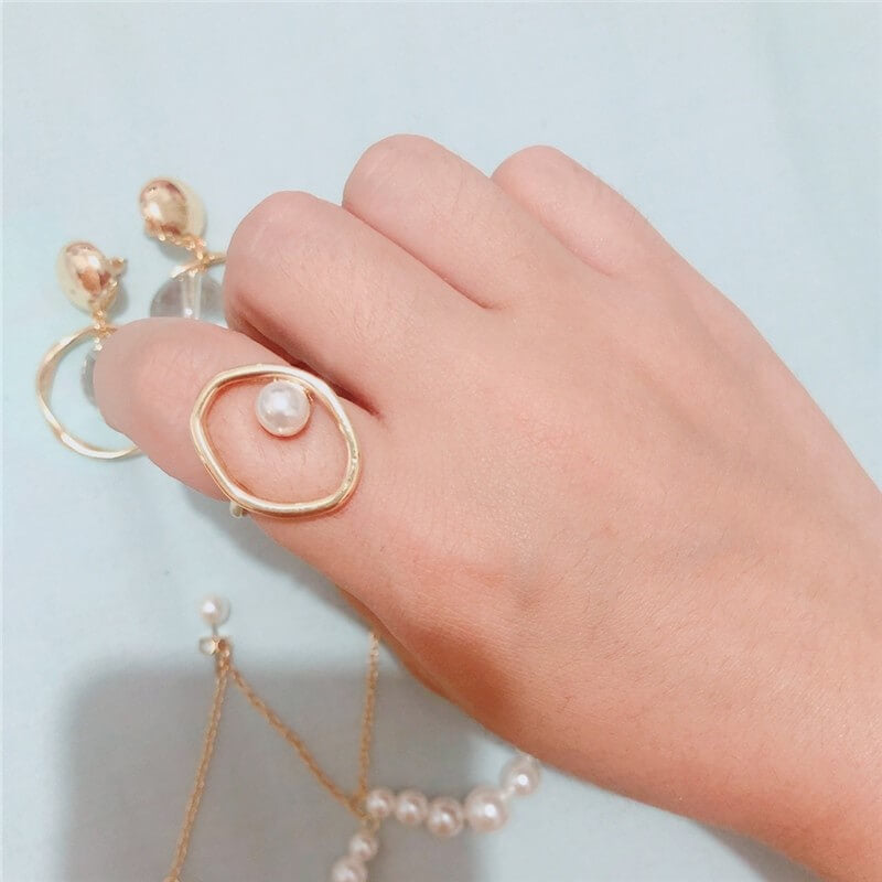 Pearl Bracelet & Ring with Matching Earrings Set Amanda - BELLEDESOIREE