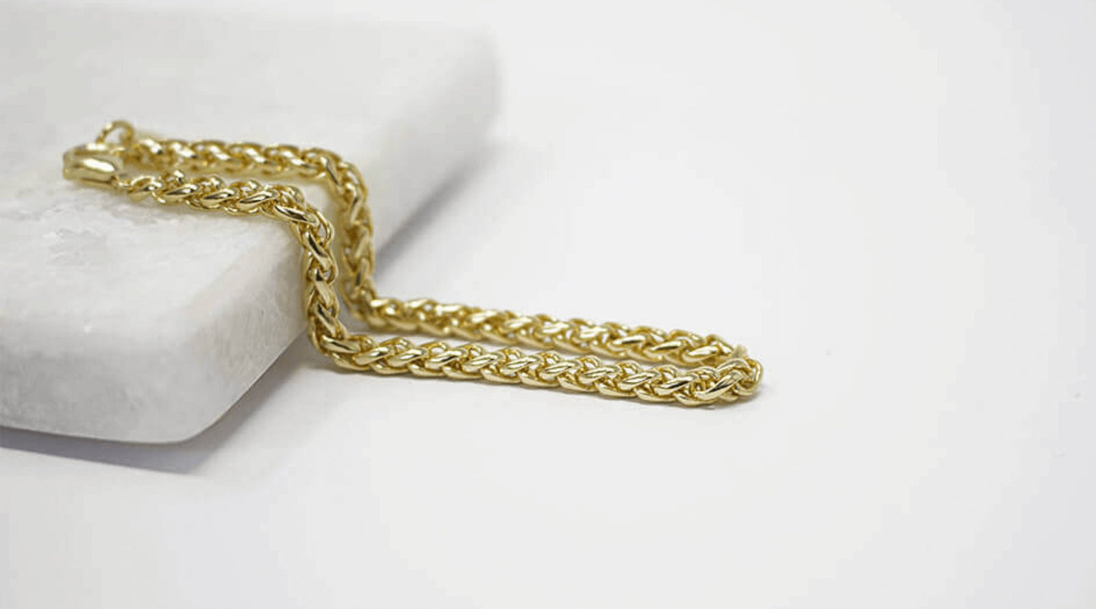 Luxurious 18K Gold Bracelet