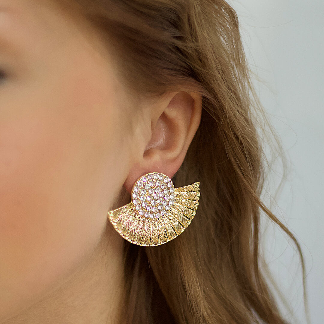 Vintage_Gold_Stud_Earrings_Rita on a model