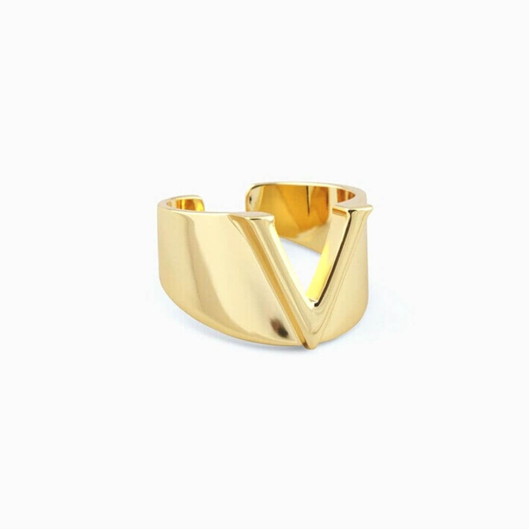 Alphabetic letter V  Ring-belledesoiree