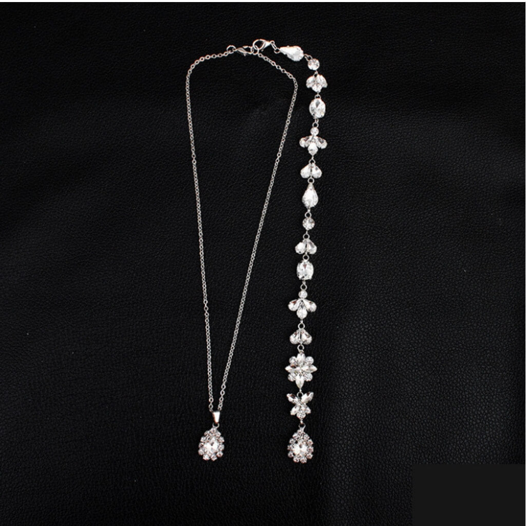 you will make your back beautiful with this backdrop necklace. belledesoiree.com