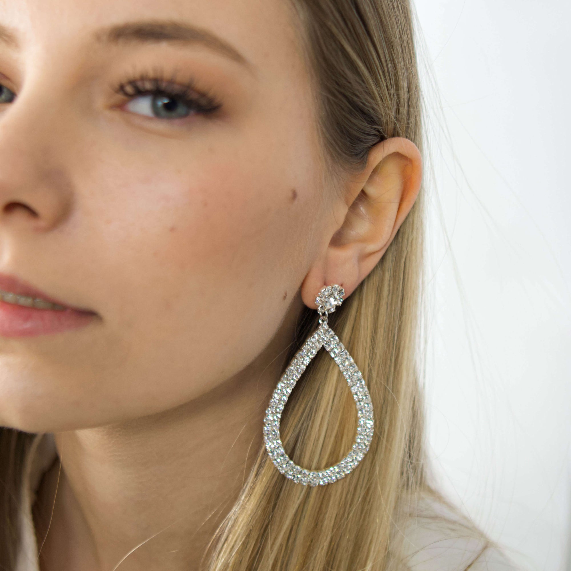 Sparkling Rhinestones Earrings- belle de Soiree Natalia